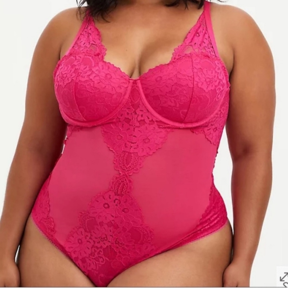 😍Hot Pink Torrid Curves Bodysuit Size 1